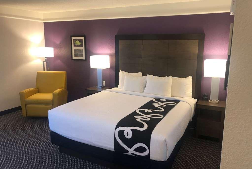 La Quinta Inn & Suites By Wyndham Panama City Room photo