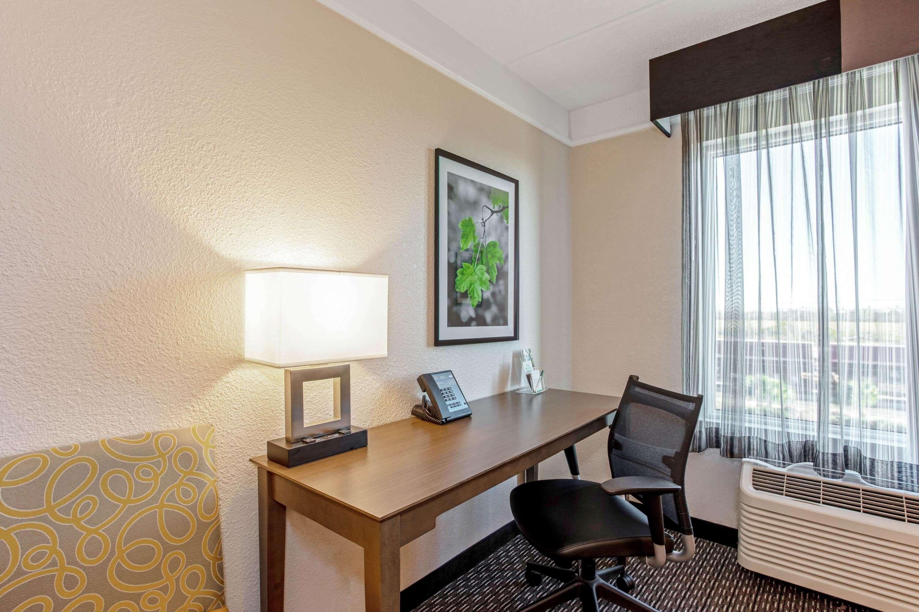 La Quinta Inn & Suites By Wyndham Panama City Exterior photo