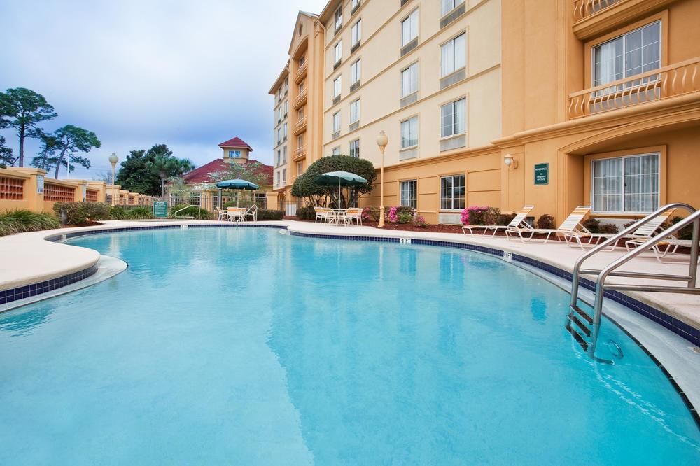 La Quinta Inn & Suites By Wyndham Panama City Exterior photo