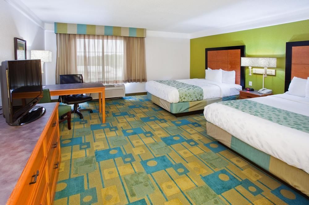 La Quinta Inn & Suites By Wyndham Panama City Exterior photo