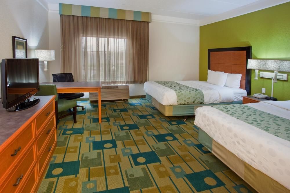 La Quinta Inn & Suites By Wyndham Panama City Exterior photo