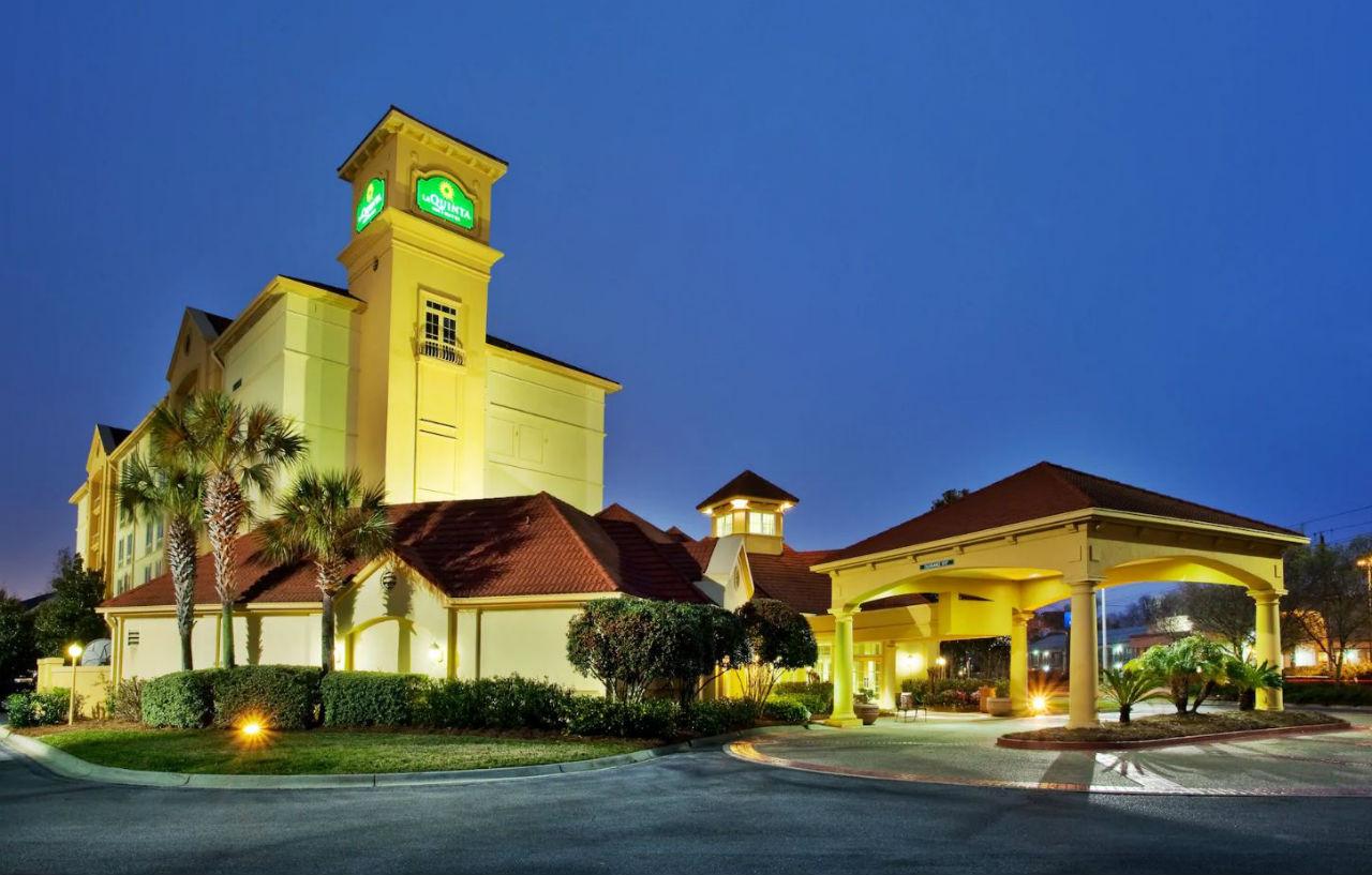 La Quinta Inn & Suites By Wyndham Panama City Exterior photo