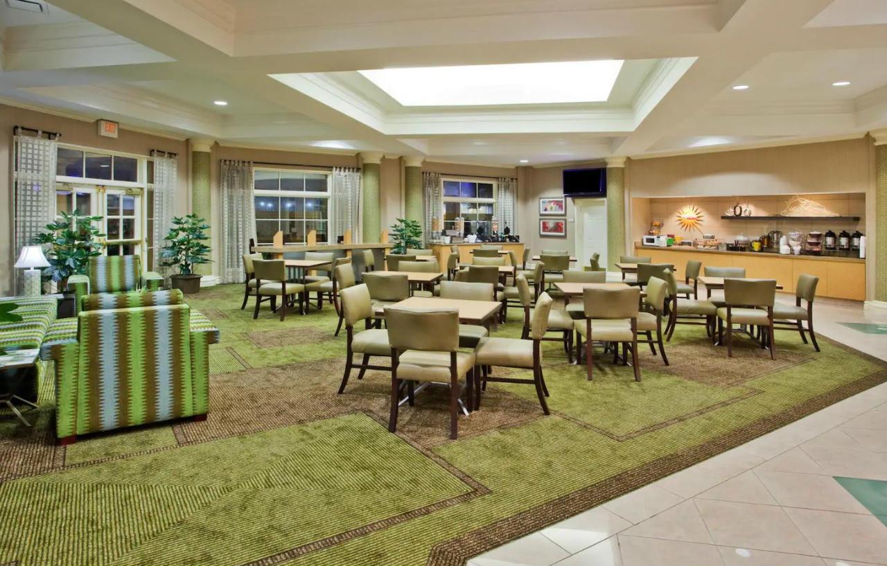 La Quinta Inn & Suites By Wyndham Panama City Exterior photo