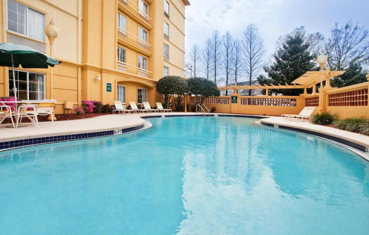 La Quinta Inn & Suites By Wyndham Panama City Exterior photo